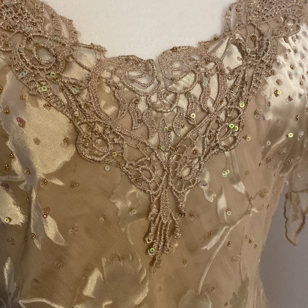 Mother of the bride 2 piece gown. Size 8. Worn 1 time. Excellent condition. - Picture 10 of 11